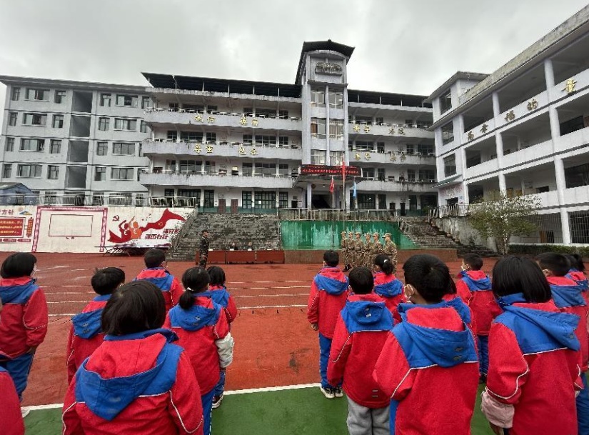 咸丰县唐崖镇燕朝小学开展国防军事教育暨学生行为习惯养成活动