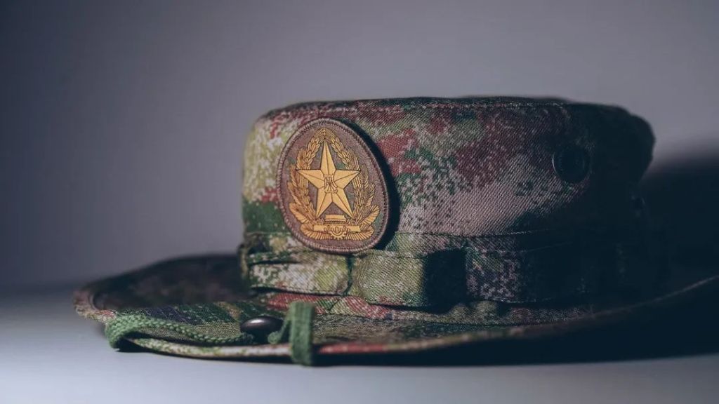帽颜值与实用性兼备这款帽子已陆续发放到战士们手中我军配发的圆边帽