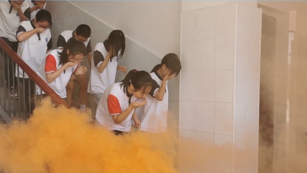 建始七里坪中学严抓安全保平安