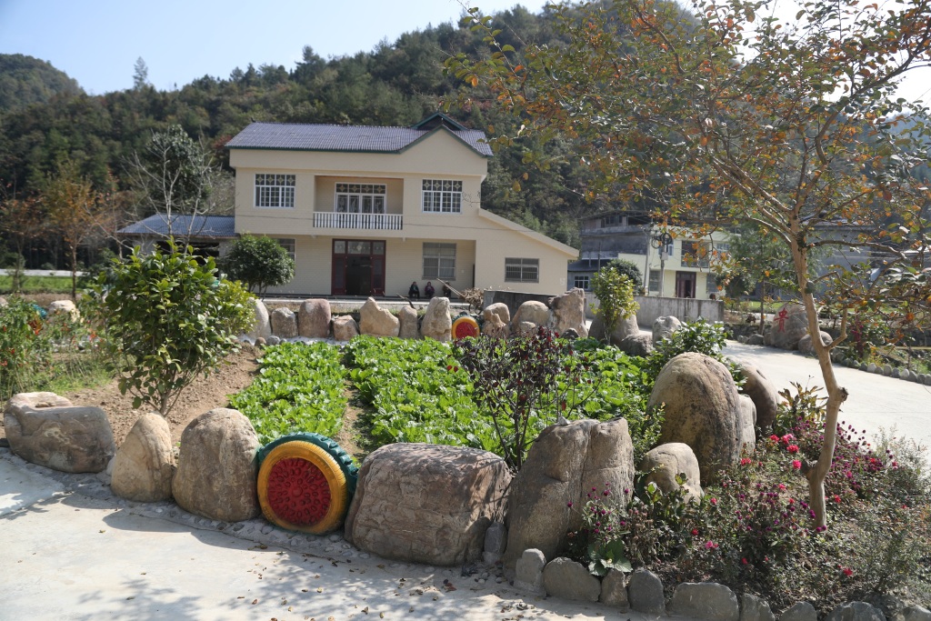 该村把美丽庭院建设作为推进人居环境综合治理,助力美丽乡村升级的