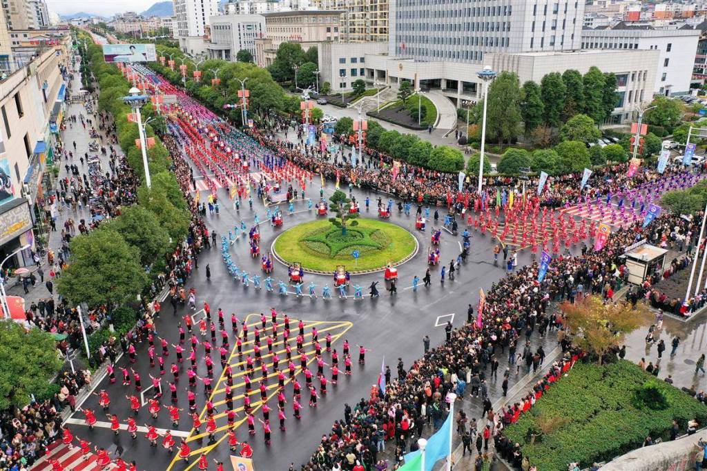 湖北恩施土家族摆手舞图片