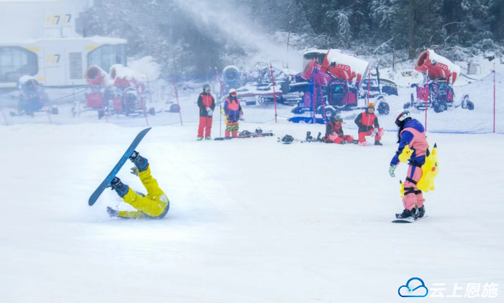 利川齐岳山滑雪场图片