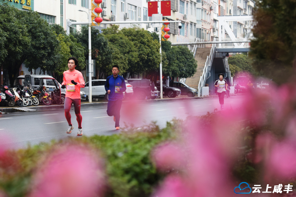 咸丰两千市民运动健身享春光