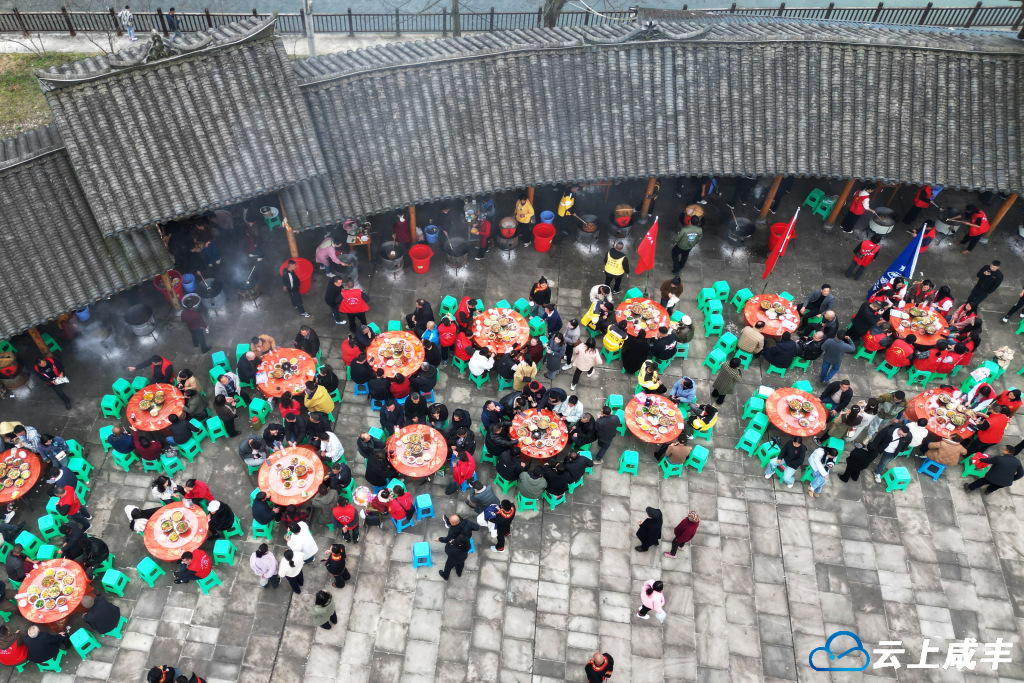 3月21日,咸丰县曲江镇湾田村春社活动现场。全媒体记者李维君 摄.jpg 3月21日,咸丰县曲江镇湾田村春社活动现场。全媒体记者李维君 摄.jpg