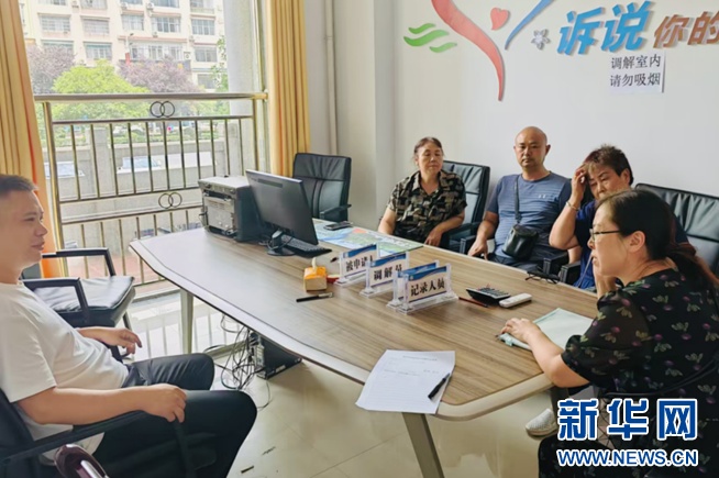 【新华网】客户端｜湖北咸丰：只进“一扇”门 纠纷“一站”清