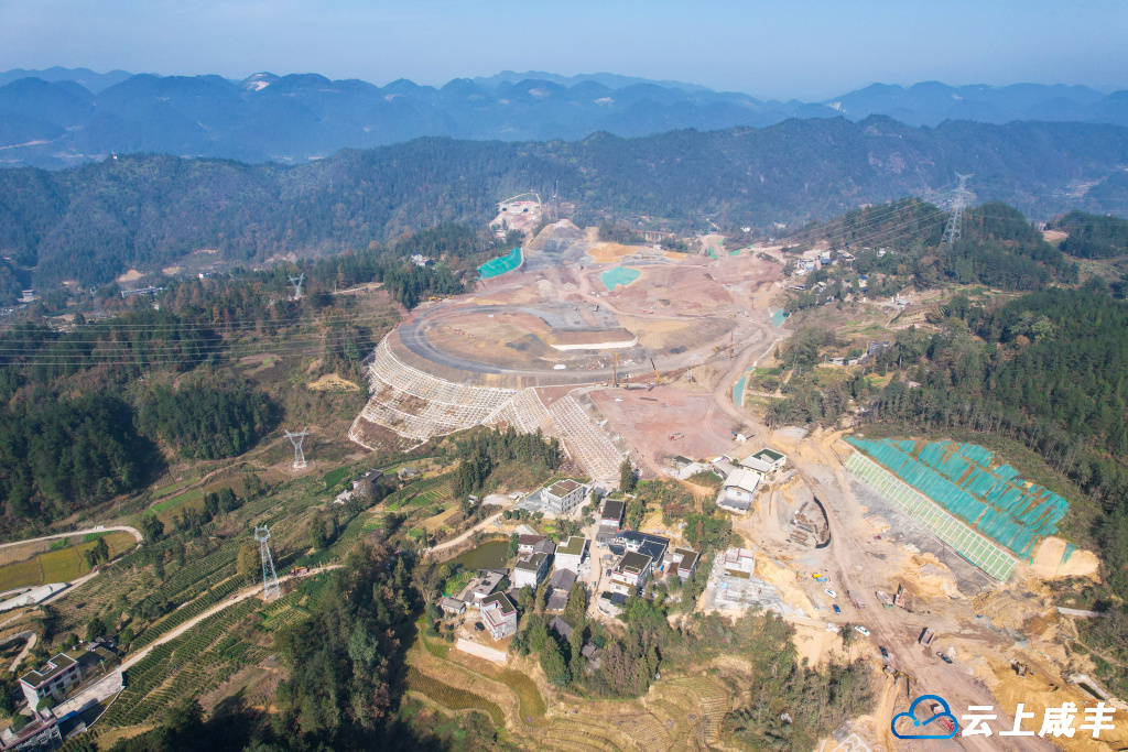 咸豐縣地處武陵山區,多為喀斯特地貌,在高速公路建設過程中,遇水架