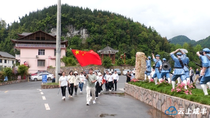 缅怀革命先烈 传承红色基因