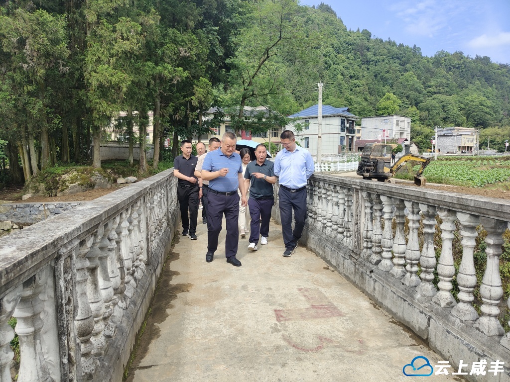 县政协：“院坝协商·共同缔造”推动宜居宜业和美乡村建设