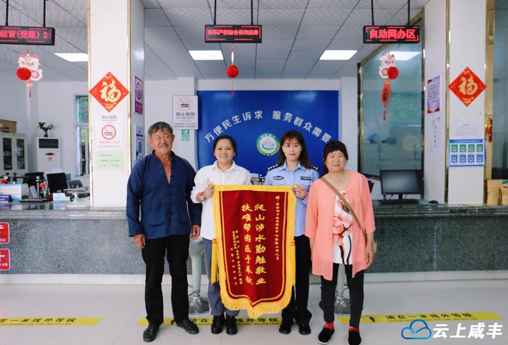 上门办证解民忧 贴心服务暖人心