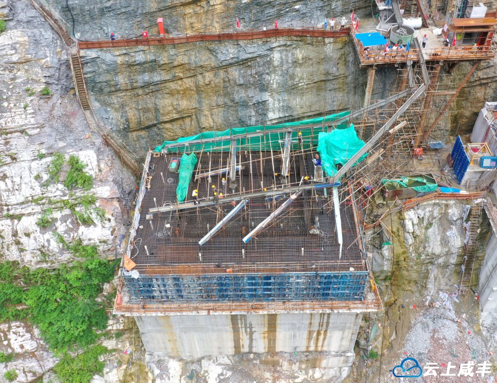 图5 浇筑现场。周制江 摄.jpg 图5 浇筑现场。周制江 摄.jpg