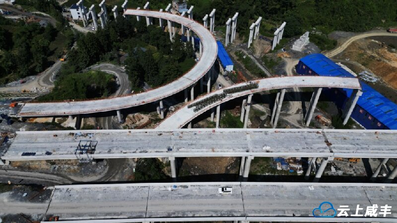 利咸高速小村互通轮廓渐显