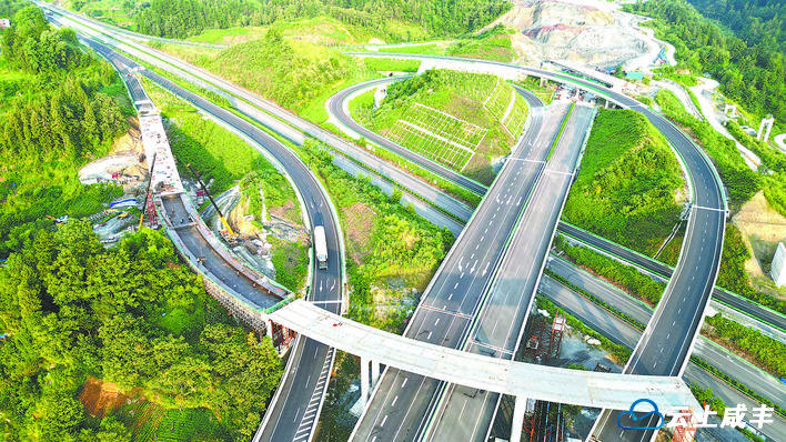 峥嵘“隧”月 “桥”见未来——咸丰县境内351国道与利咸高速公路建设掠影