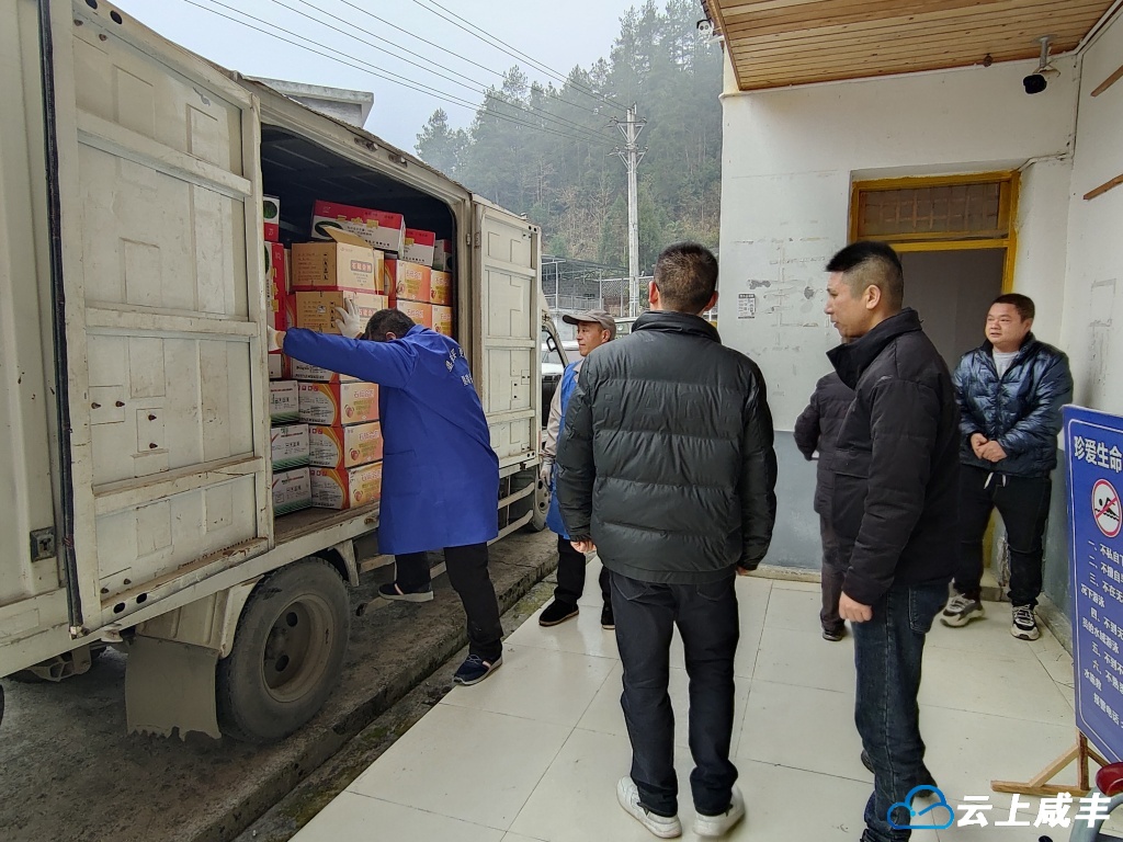 农业农村部种植业管理司为沙坝村捐赠15万元生产物资