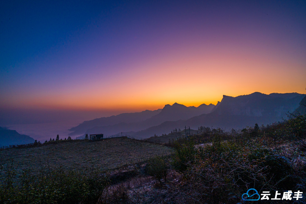 二仙岩日出晨景美如画