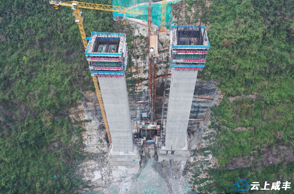 利咸高速大河特大桥下构建设按下“快进键”