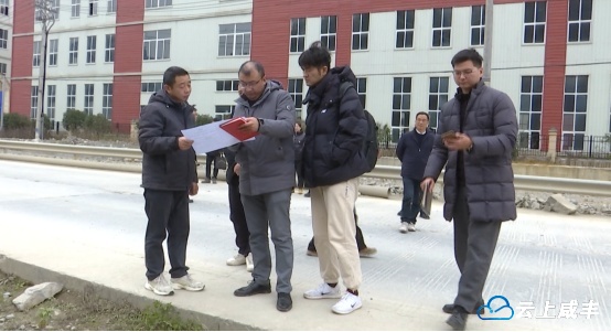 中央、省级媒体记者来咸丰采访