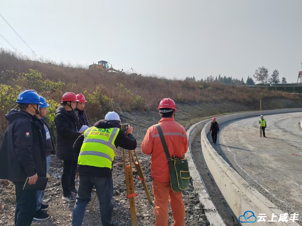 5 路基交验现场2.jpg
