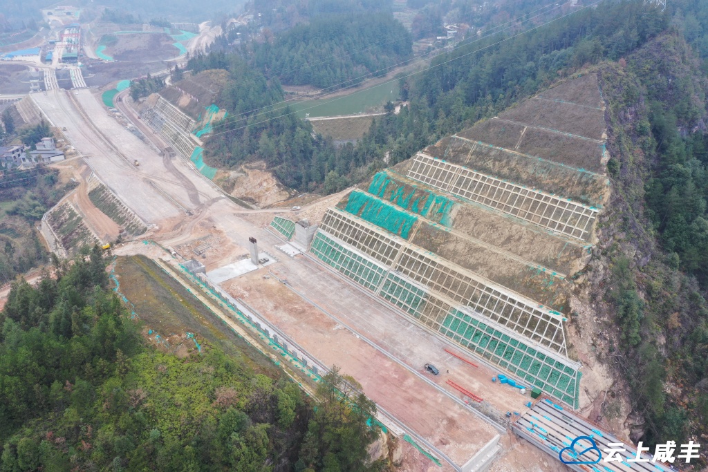 4 老林湾1号桥至2号桥路基1.JPG