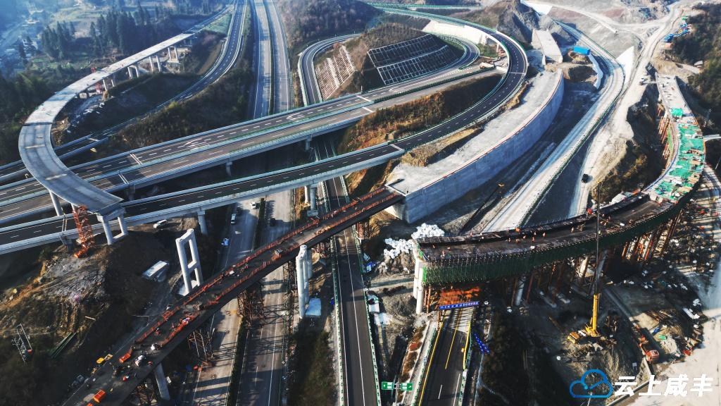 元旦不休假  利咸高速小模互通建设忙