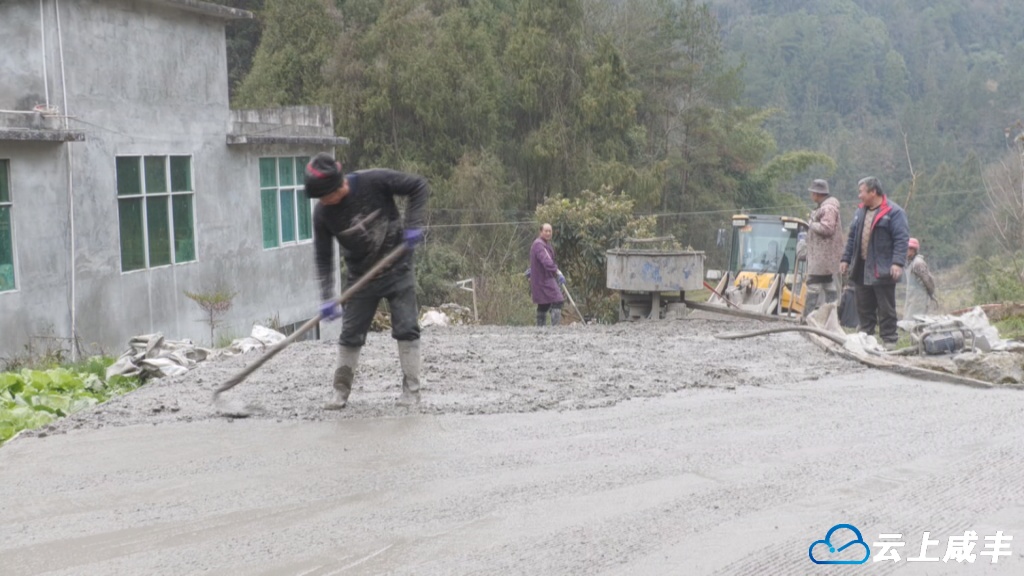 唐崖：清洁家园齐行动 美丽乡村展新颜