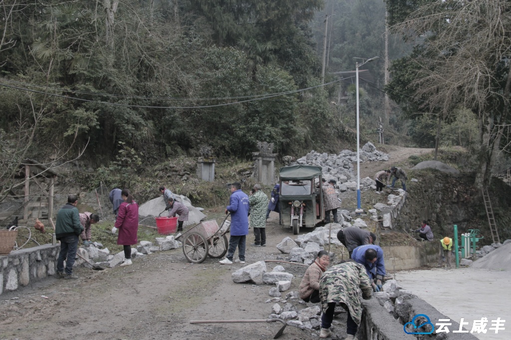 清坪：美化家园干劲足