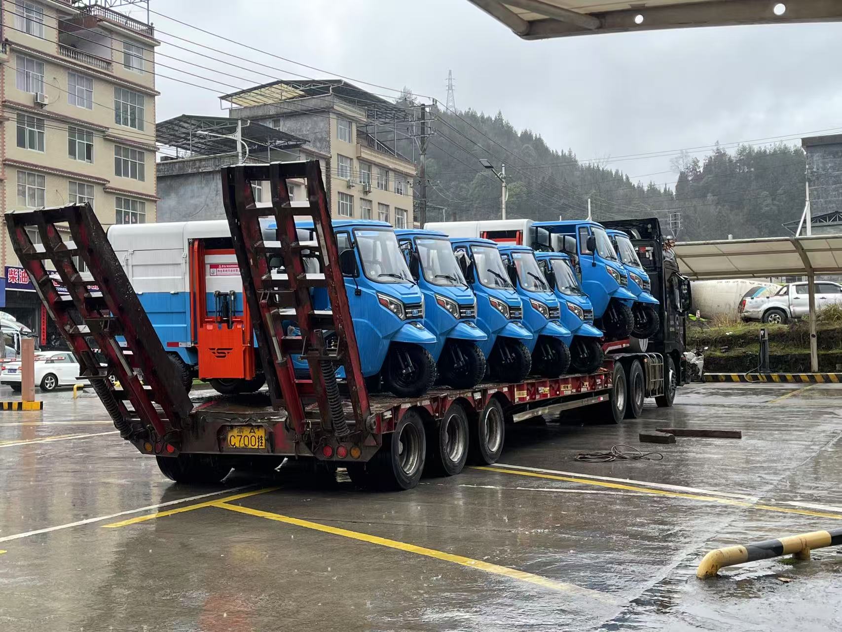 活龙坪乡村垃圾收运装备上新