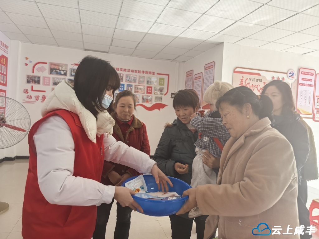 坪坝营卫生院为女性送健康“礼包”