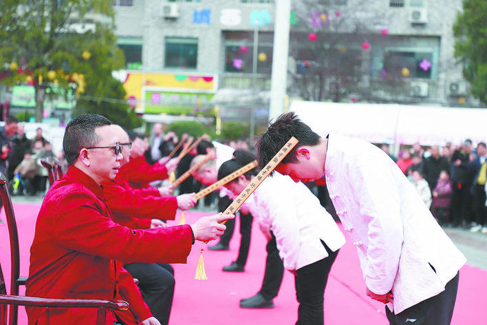 【恩施日报】传承国医精髓 弘扬中医文化 ——咸丰县中医医院举办第三届国医节主题活动