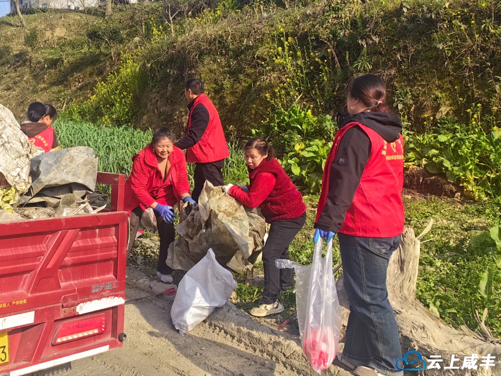 小村全域推进“清洁家园”行动