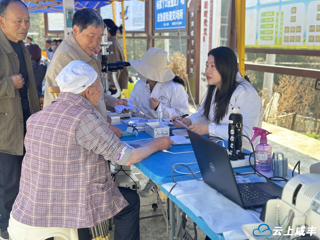 青岗坝村老人免费体检