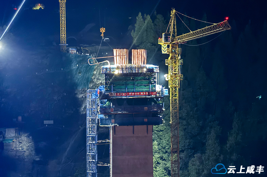 利咸高速黄河坝特大桥主墩全部完成封顶