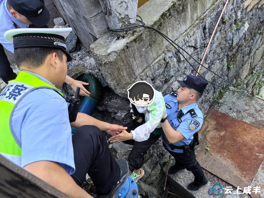 少年河边戏水 民警及时劝阻