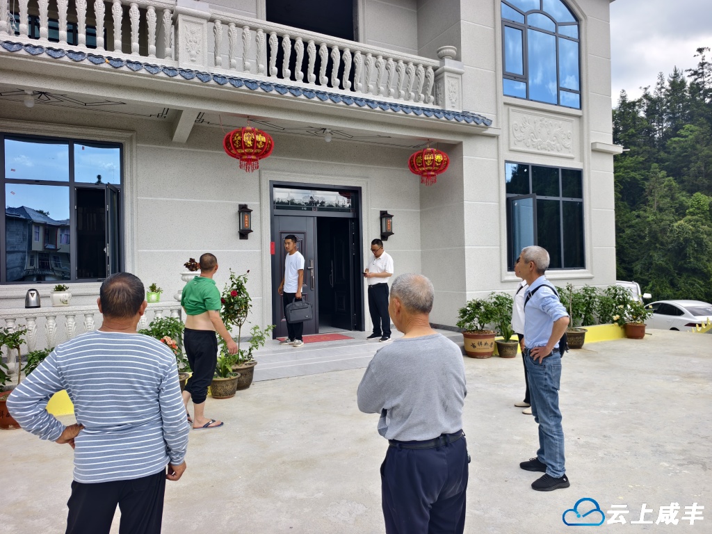 活龙坪乡野茶村以“三色”管理推动环境整治