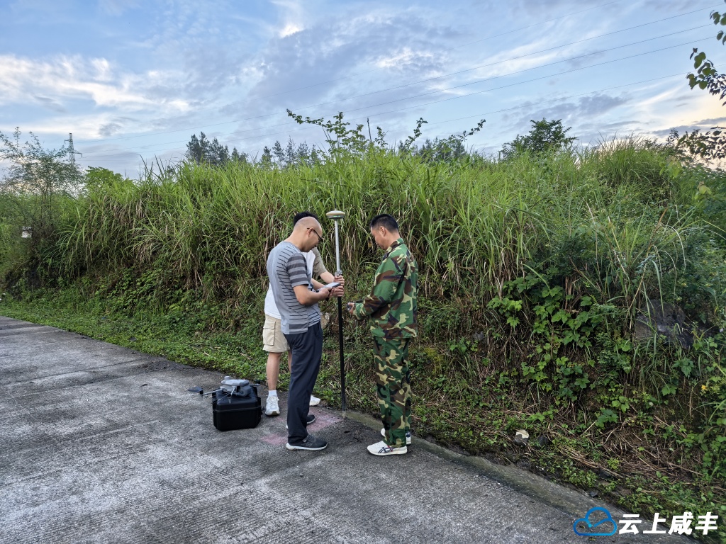 省州测绘团队急援咸丰！高精度数据为救灾重建装上“智慧眼”