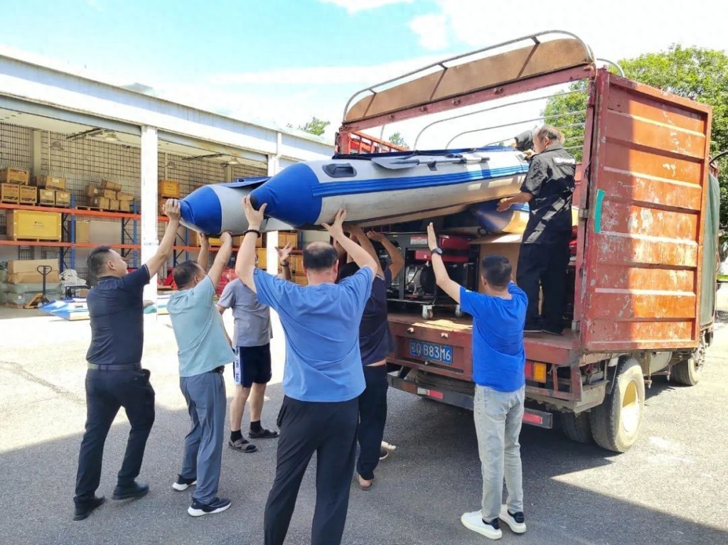 【央视新闻】客户端｜恩施咸丰遭遇暴雨袭击，中国电信湖北公司应急突击队星夜驰援