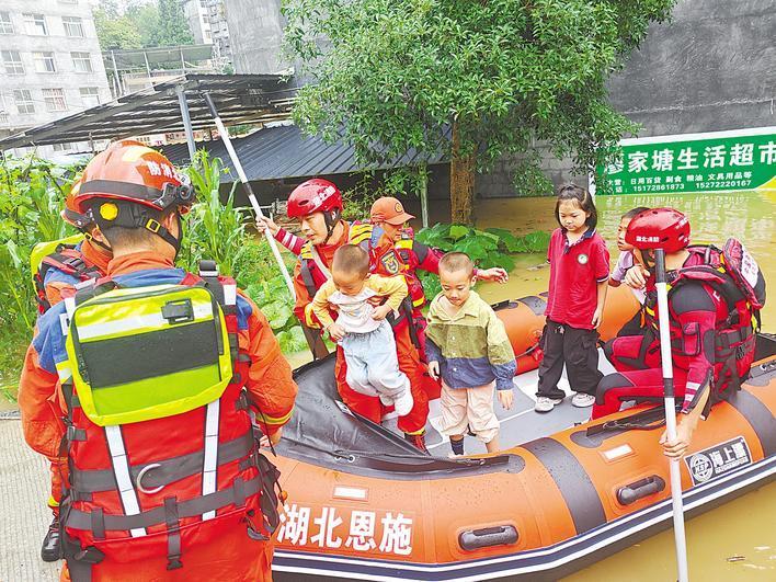 【学习强国】极端强降雨突袭 咸丰1.4万人成功避险