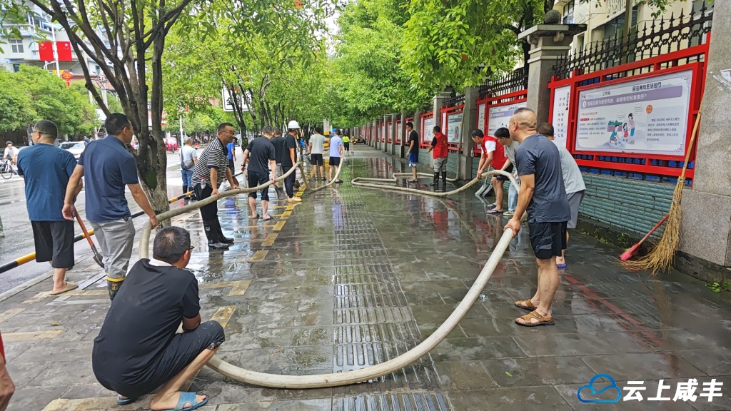 暴雨袭击咸丰 林业人冲锋在前抗洪救灾