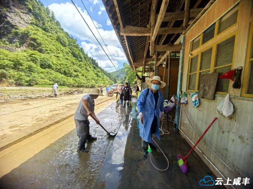 清坪：清淤消杀同步推进