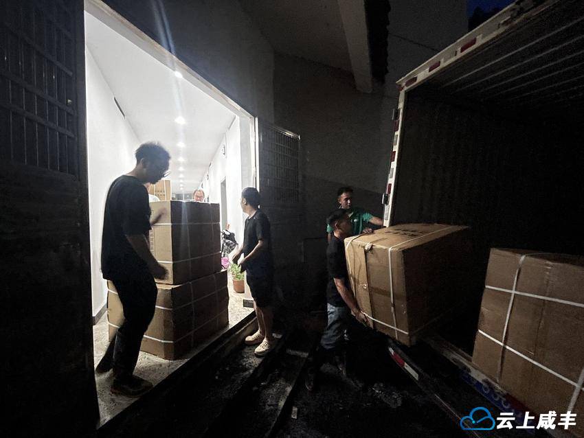 乐山社区干群同心战洪灾