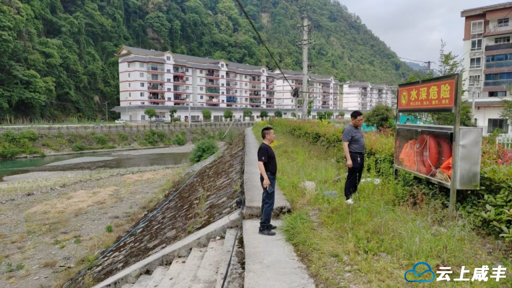 小村：人防技防齐发力 筑牢防溺水“安全网”