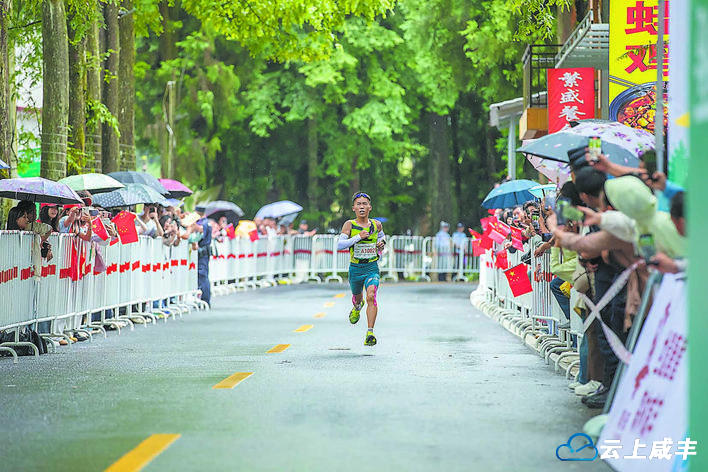 万名跑者共绘“零碳风景” ——2025咸丰马拉松活动掠影