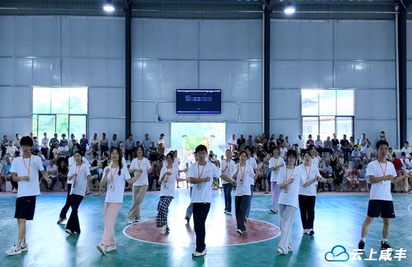 “村BA”舞台添亮色 支教队文艺助演展青春风采