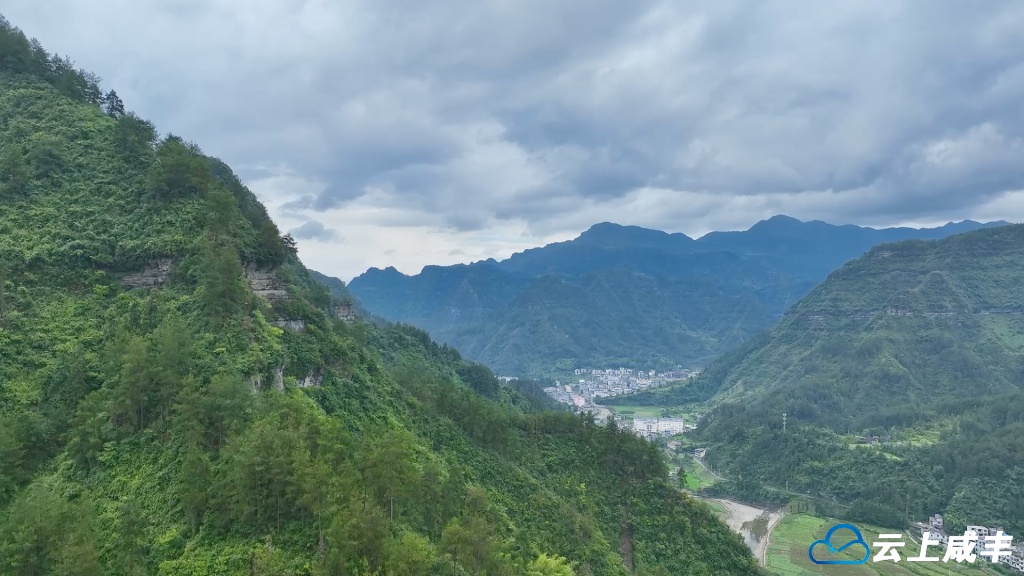 火炕吊脚楼、山歌二维码！咸丰乡村展馆成暑期文化打卡地