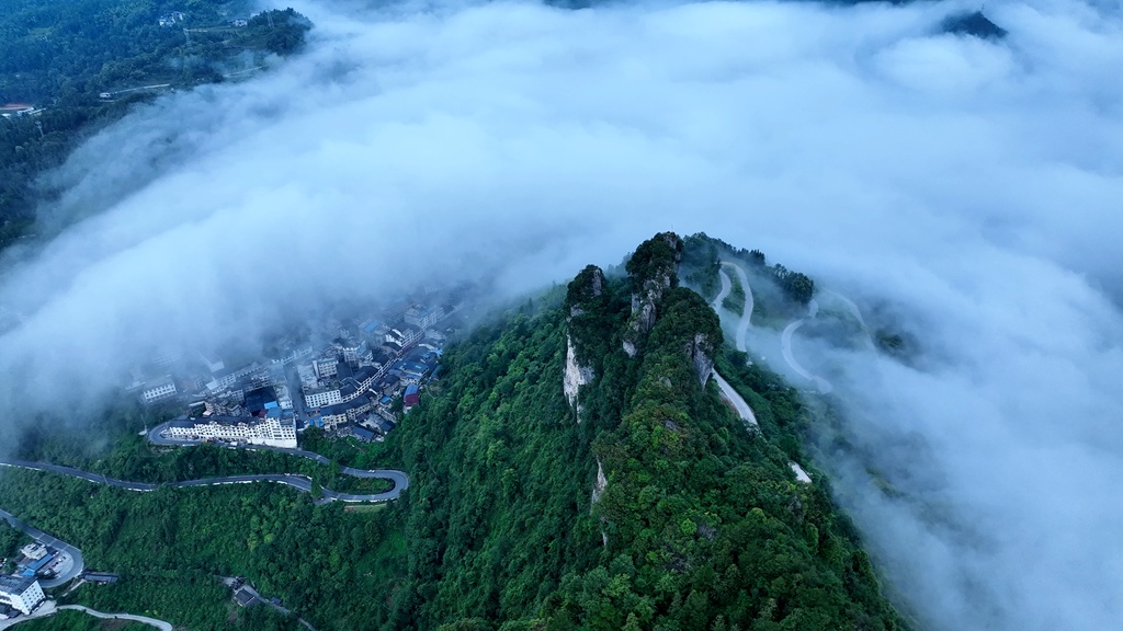【学习强国】我的家乡“名片”｜湖北咸丰：雾涌黄金洞