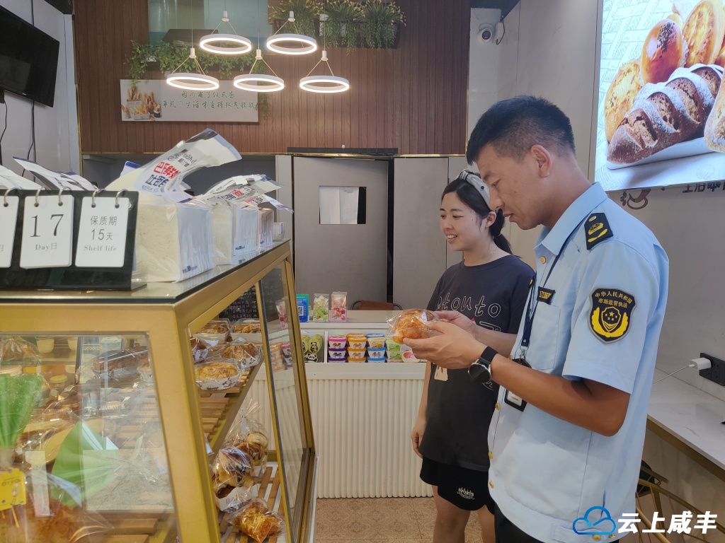 活龙坪加强高温天气食品安全专项检查
