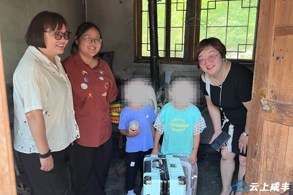 “妈妈们”为留守儿童送去暖心陪伴