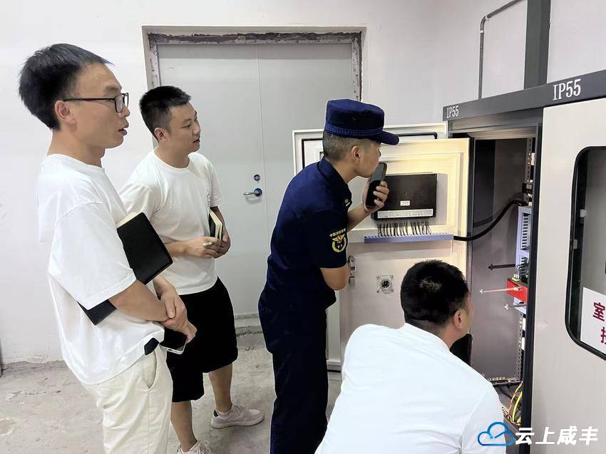 湖北咸丰:深入医疗场所开展培训演练 守护医患平安.docx