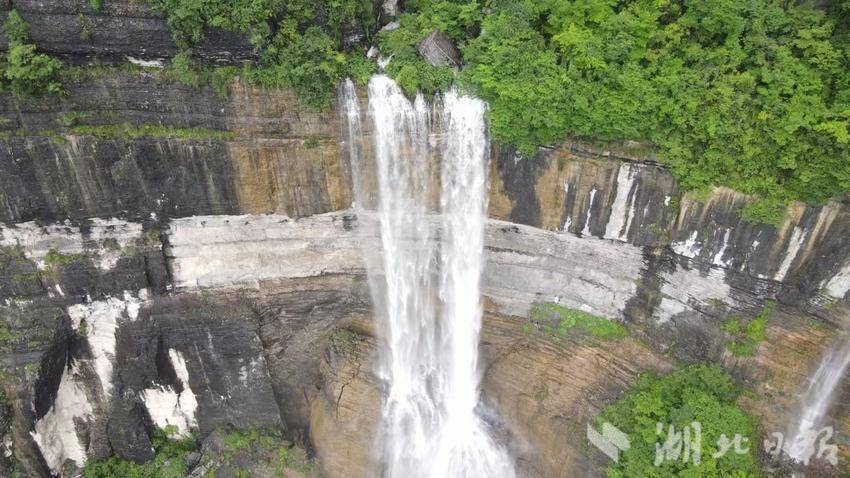 【学习强国】百千万出圈 强农建支点｜湖北咸丰云家湾：冷泉养出“热”鱼 一道瀑布养出一个产业