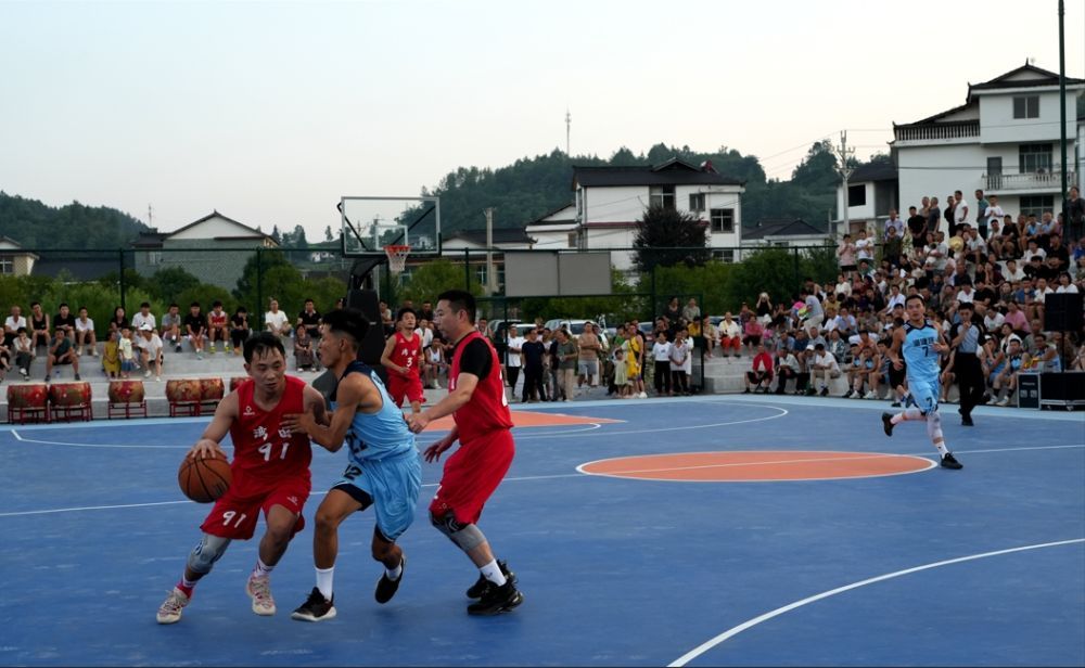 【新华社】半月谈丨鄂西深山，“恩BA”开打