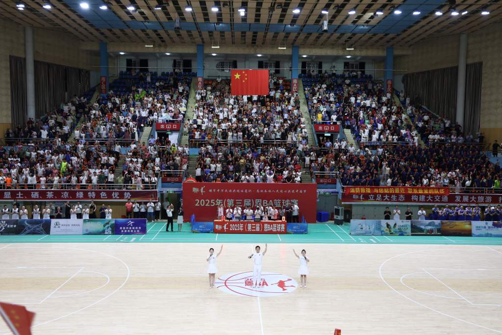 【学习强国】湖北恩施：“小球”转动“大球” 恩BA以球绘同心圆